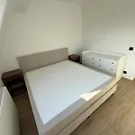 Luxurious With Feet In The Sea & 奥斯滕德