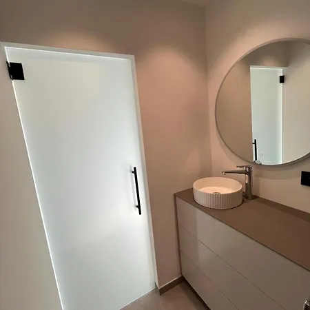 Luxurious With Feet In The Sea & * Остенде