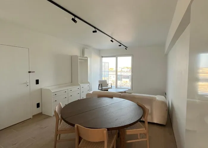 Luxurious With Feet In The Sea & * Oostende