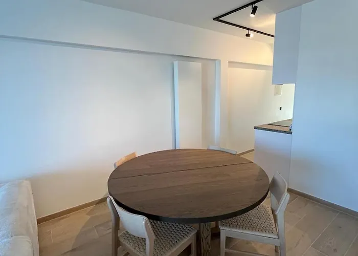 Апартаменты Luxurious With Feet In The Sea & *