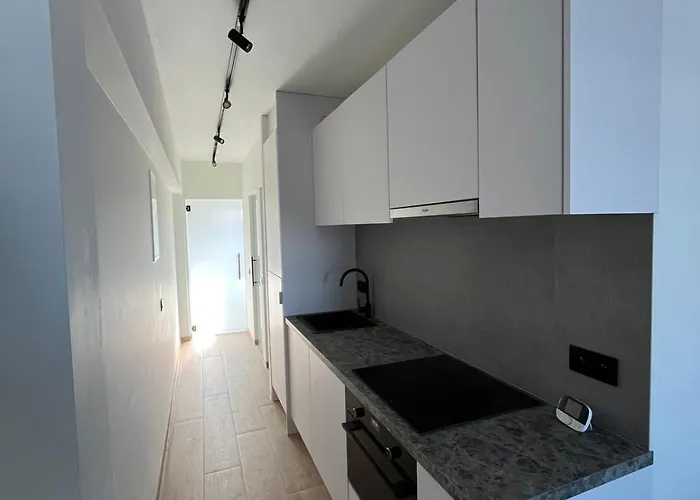 Апартаменты Luxurious With Feet In The Sea &