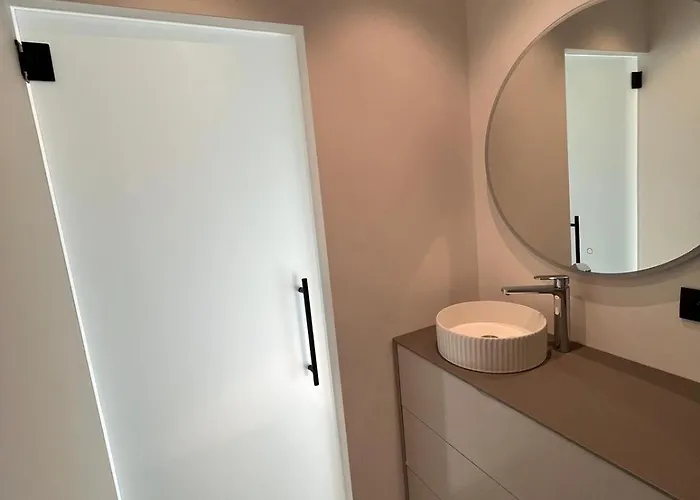 Luxurious With Feet In The Sea & * Остенде